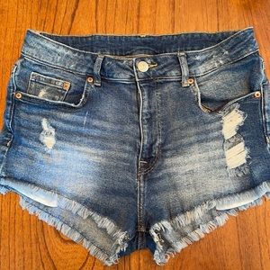 H&M FRAYED JEAN SHORTS
